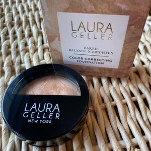 LAURA GELLER Baked Balance-N-Brighten Color Correcting Powder Foundation, Light